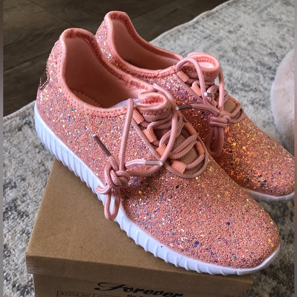 🆕 Women’s Forever by Forever Link Sneakers - Picture 5 of 11